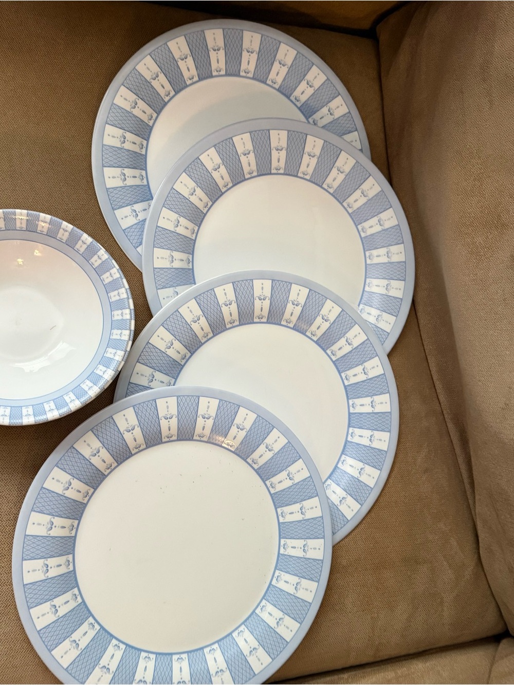 Corelli classic Blue and White Dinner Plate Set - 4 Pieces and 4 small  bowls